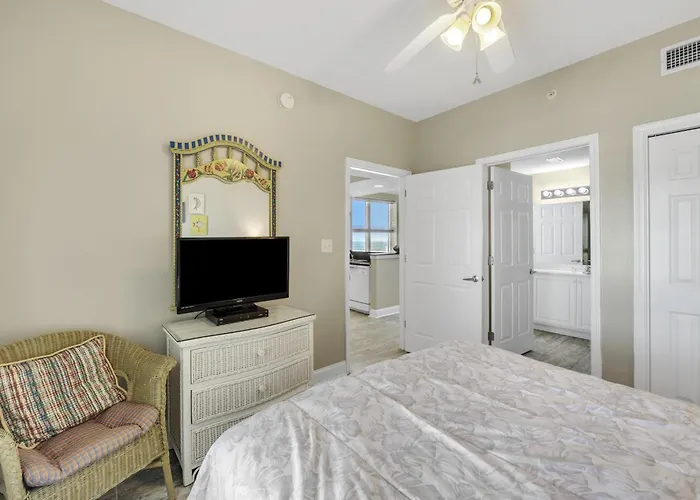 Holiday home Crystal Shores Unit 901 *
